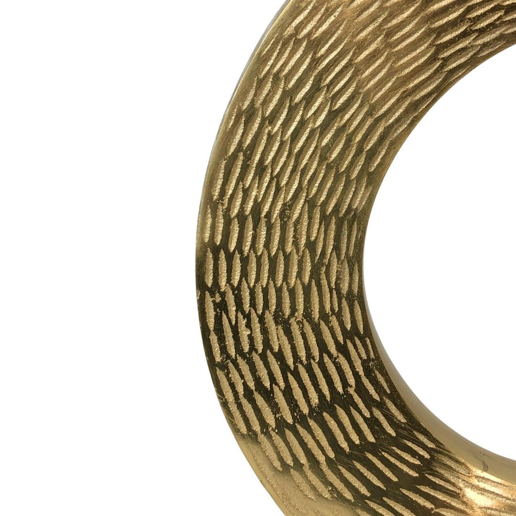 Escultura Circular de Mesa con Textura Martillada