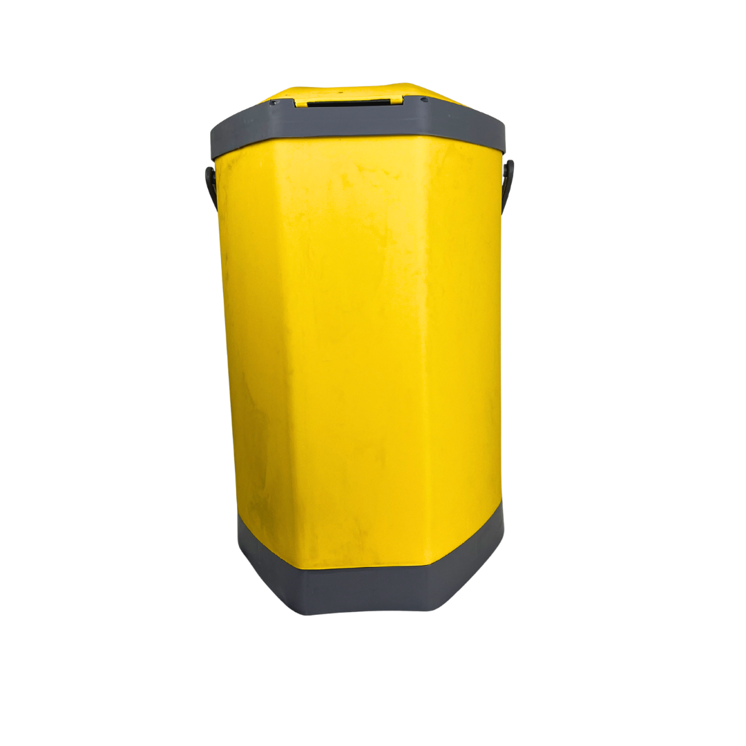 Bote de basura de plástico amarillo