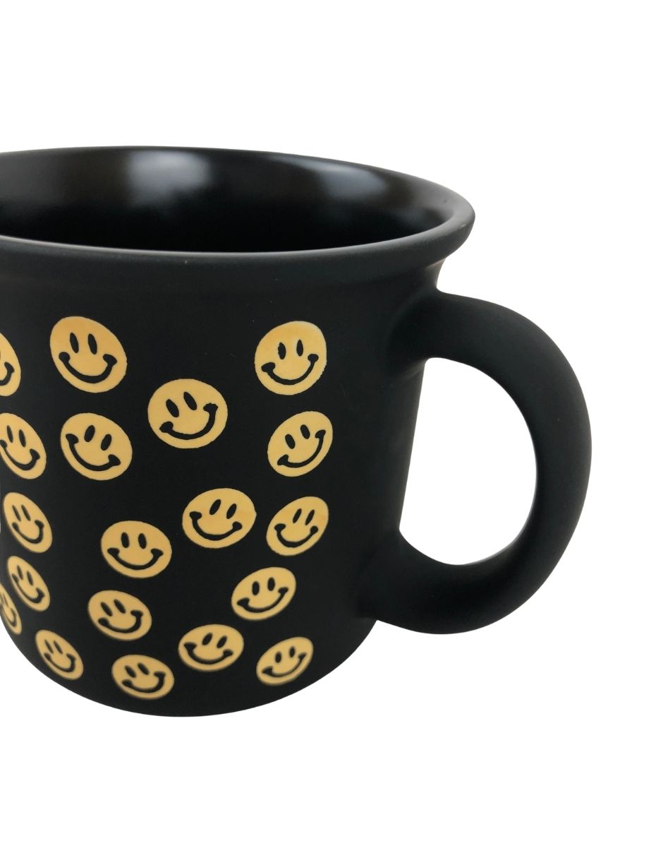 Taza de caras sonrientes